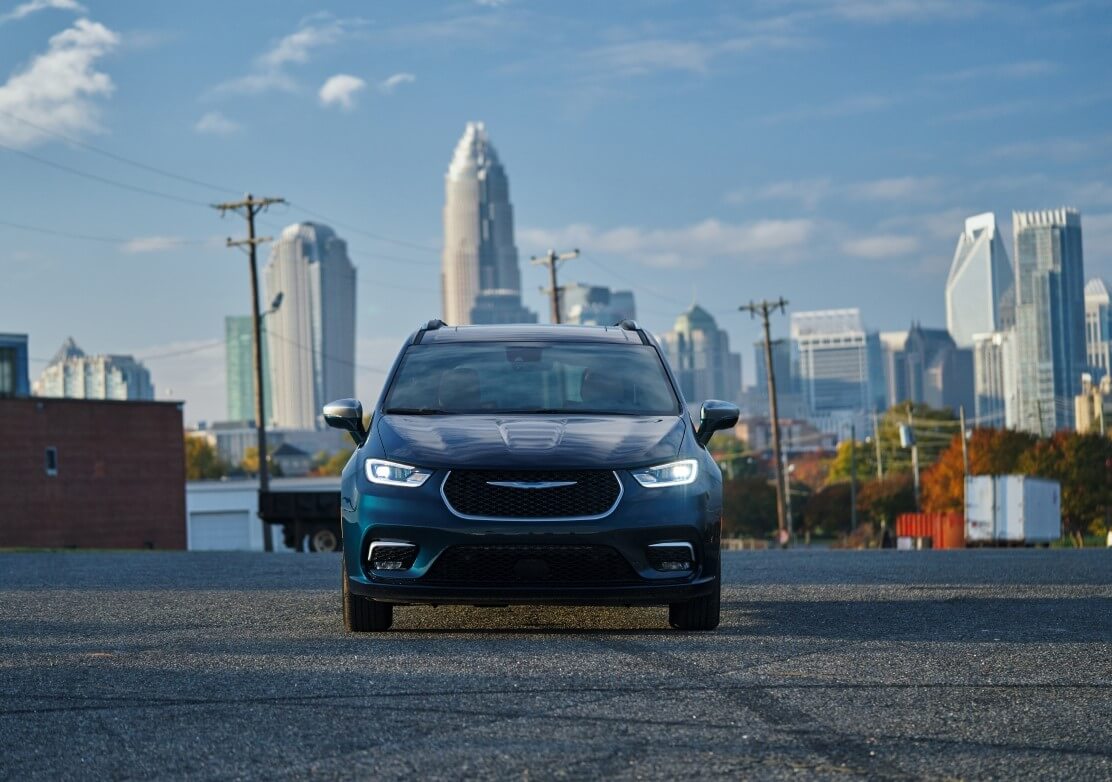 2022 Chrysler Pacifica Pinnacle Hybrid Quality Pre-Owned Vehicle - Feature Image