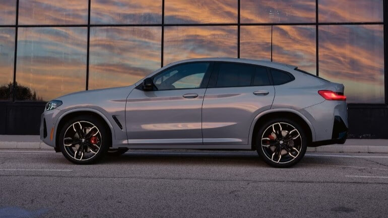 2024 BMW X4 Luxury Coupe SUV Distinguished Design