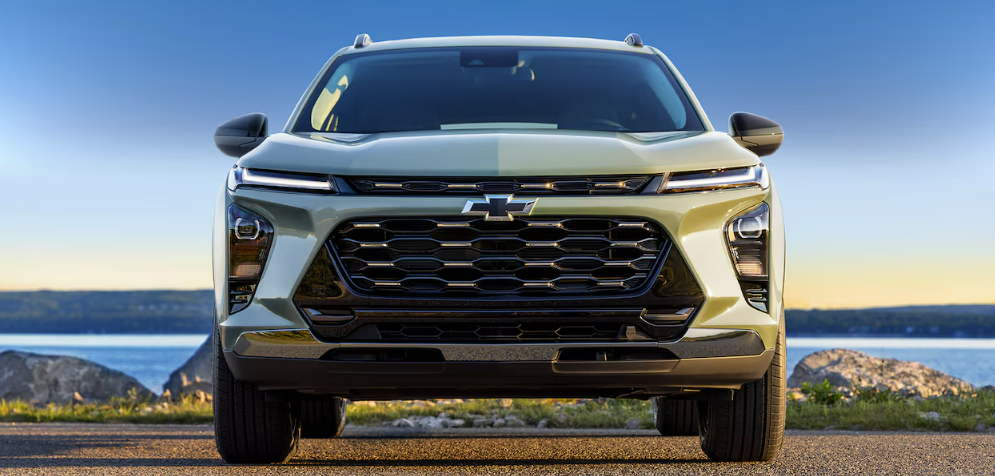 2024 Chevy Trax parking with a front view