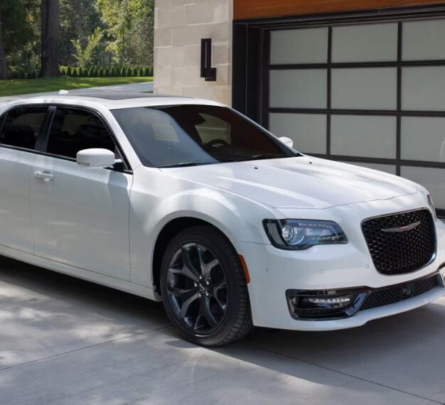 2024 Chrysler 300 Design 626x570