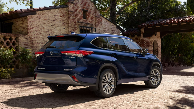 2024 Toyota Highlander Hybrid parked in a picturesque setting-Features