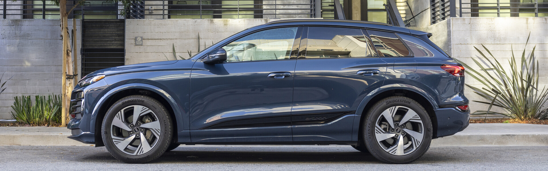 2025 Audi Q6 e-tron Side Profile Banner