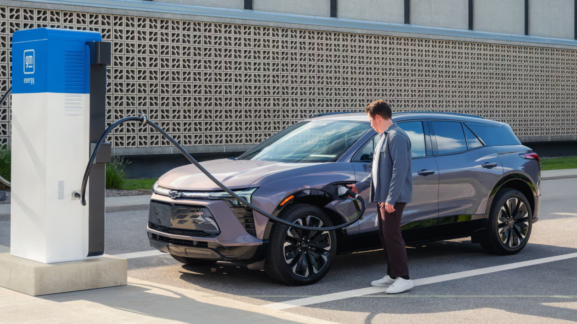 2025 Chevrolet Blazer EV Feature Image - Design