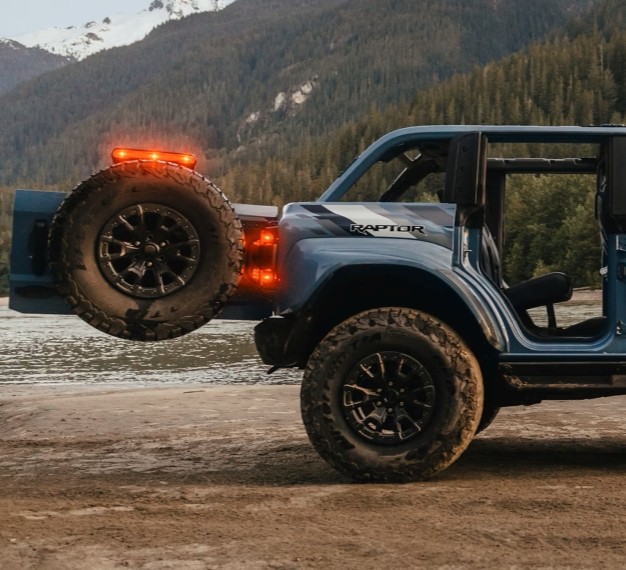 2025 Ford Bronco Interior & Exterior Design - Feature Image