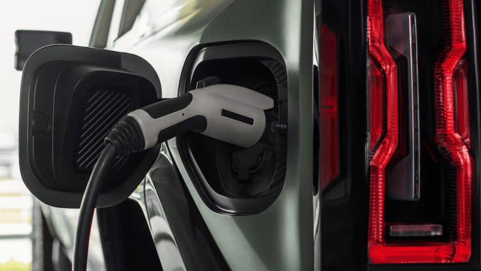 2025 GMC Hummer EV Charging EV Feature