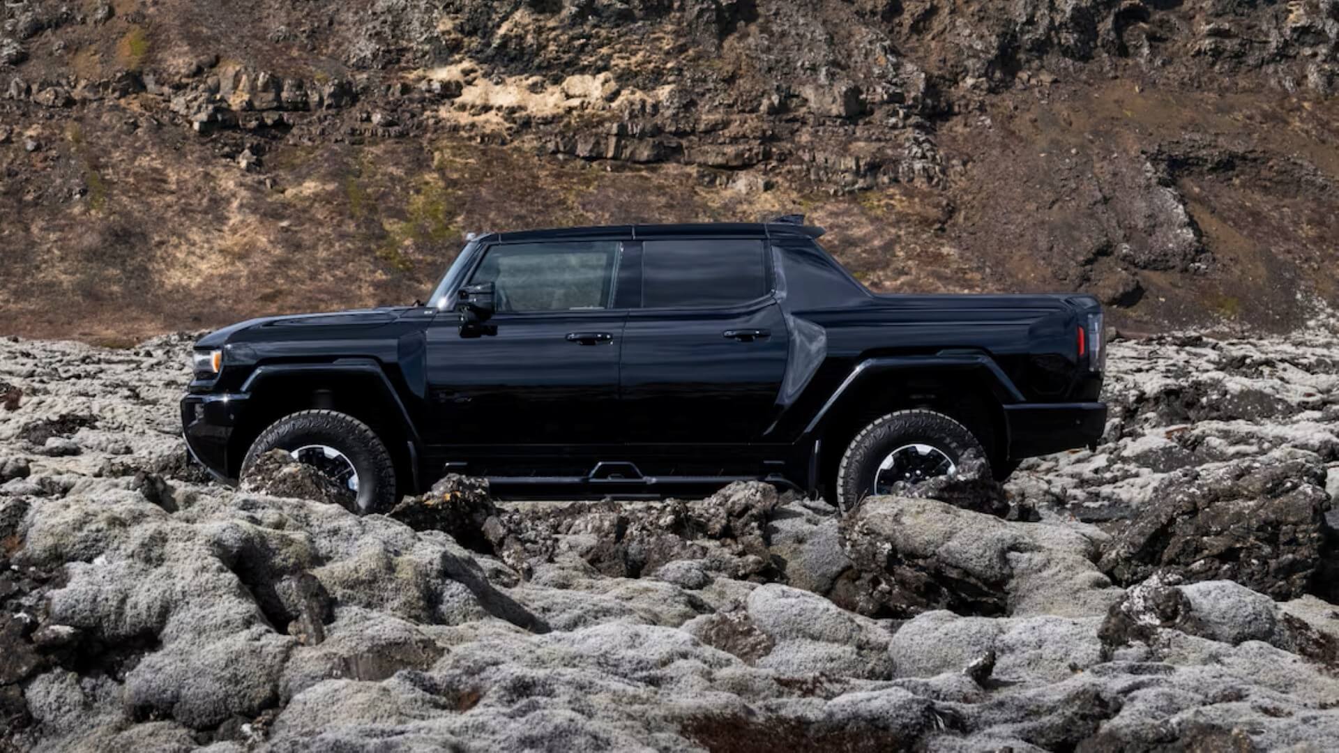 2025 GMC Hummer EV Pickup Performance - Feature Image