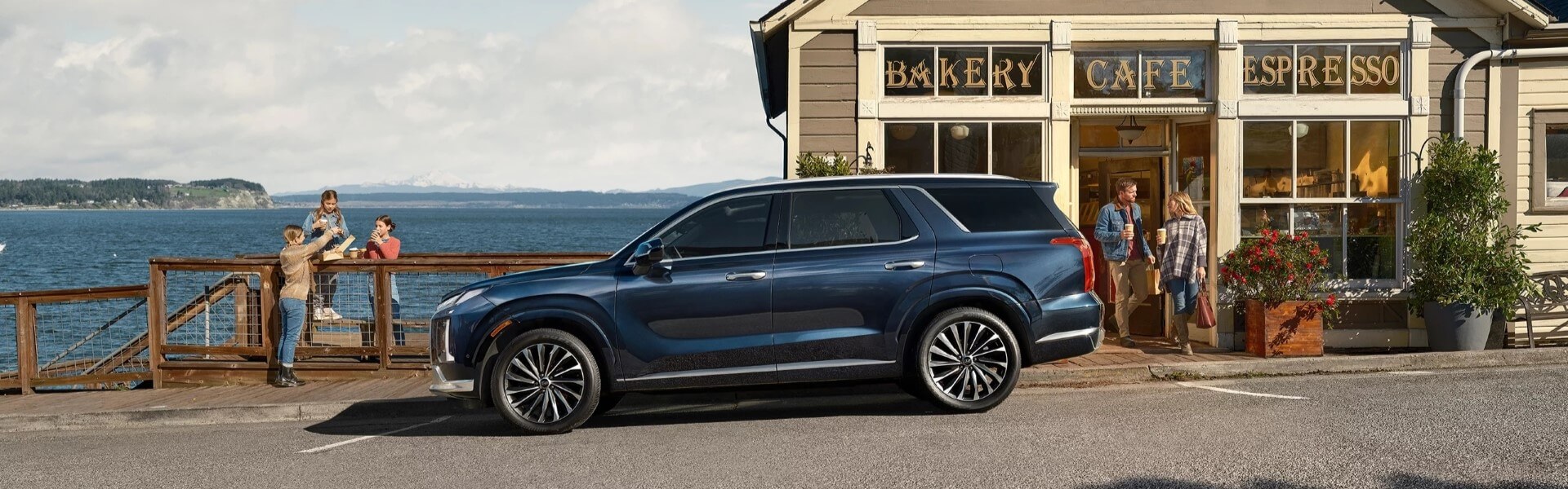 2025 Hyundai Palisade Parked In Front Of A Cafe For Sale