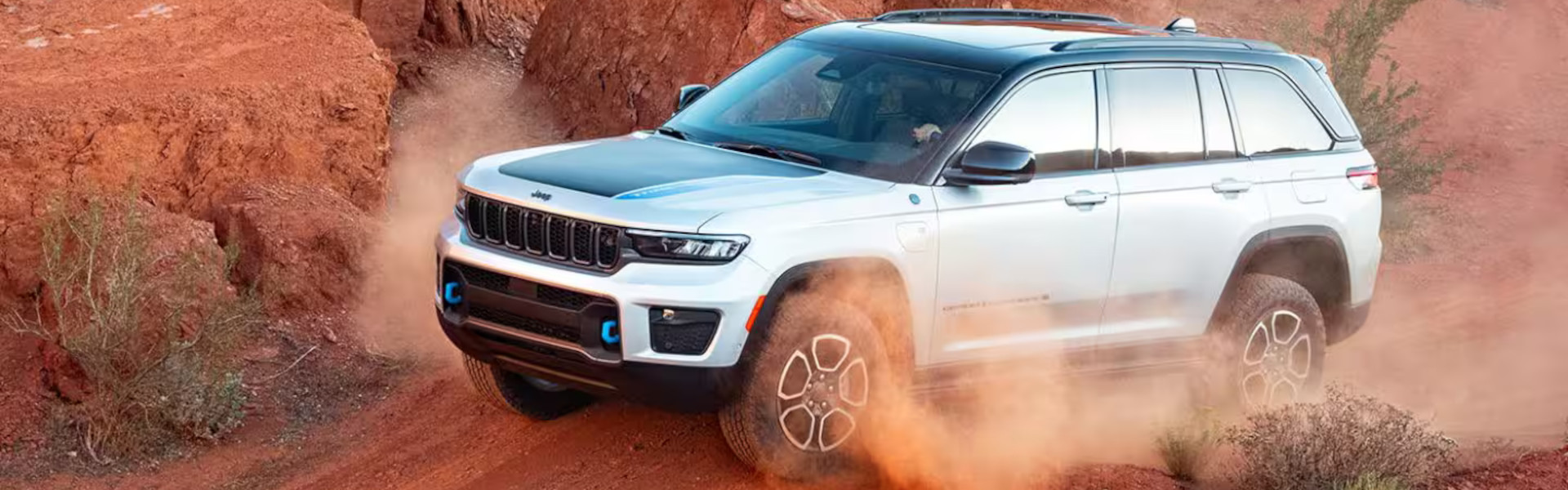 2025 Jeep Grand Cherokee in white running with side view-banner