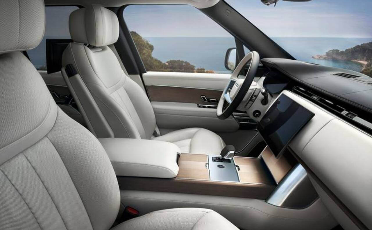 2025 Land Rover Range Rover Luxury Interior Feature Image