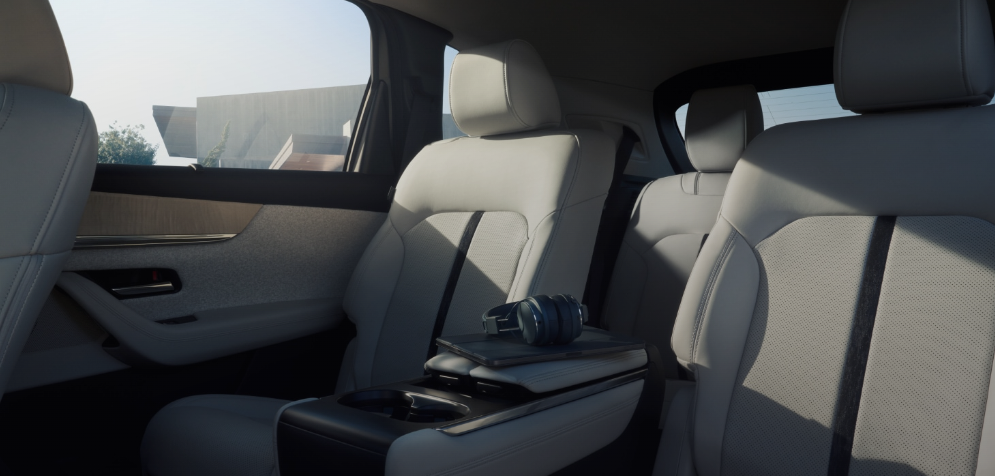 2025 Mazda CX-90 PHEV interior and cargo space-Features