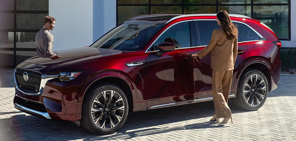 2025 Mazda CX-90 PHEV parked with side view-Features