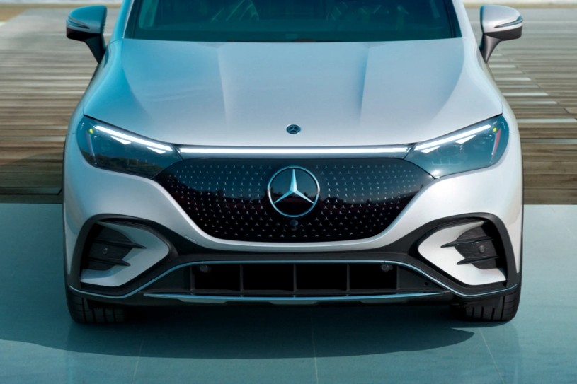 2025 Mercedes-Benz EQE SUV Grill