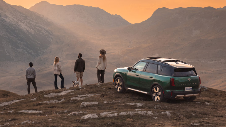 2025 MINI Countryman S All4 Performance Feature