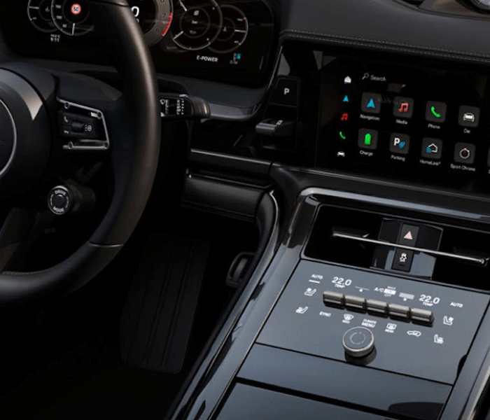 2025 Porsche Panamera Technology Feature Image