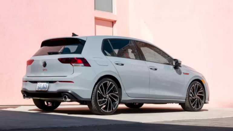 2026 Volkswagen Taos SE photo 2