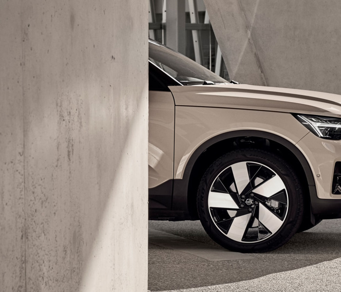 2025 Volvo EX40 Feature Image - Design
