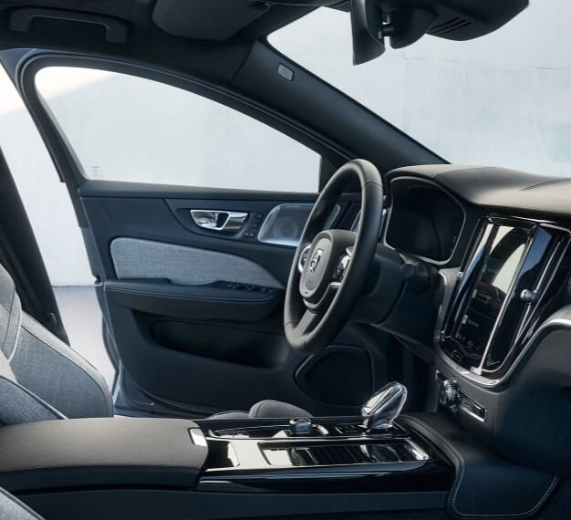 2025 Volvo S60 Plug-In Hybrid Technology - Feature Image