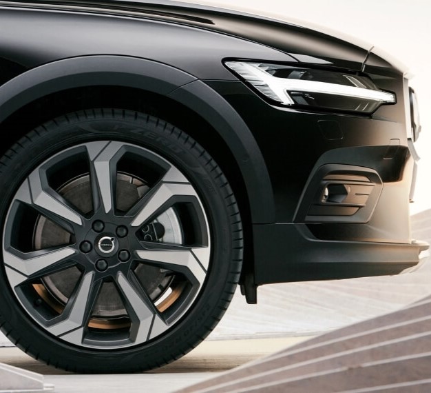 2025 Volvo V60 Cross Country Design Feature Image