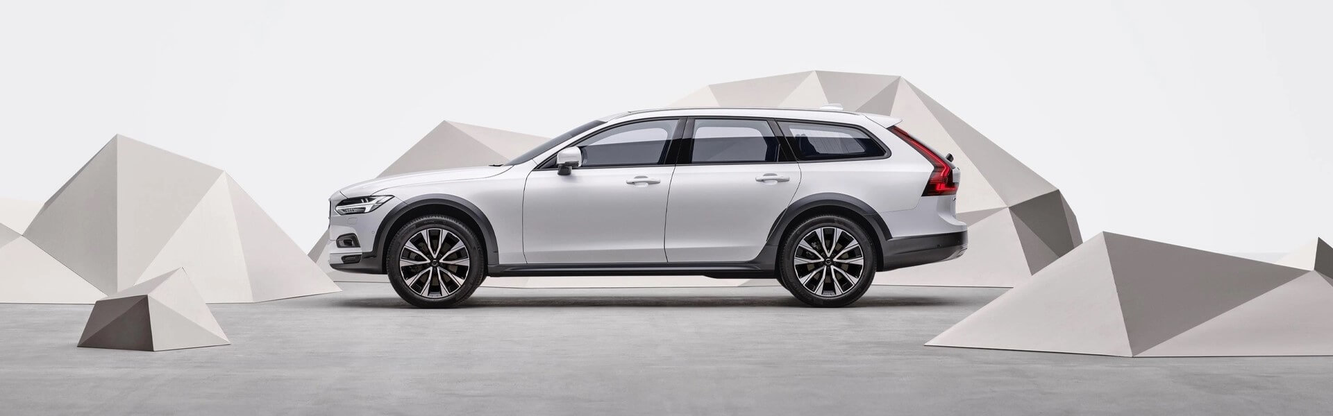 2025 Volvo V90 Cross Country Banner