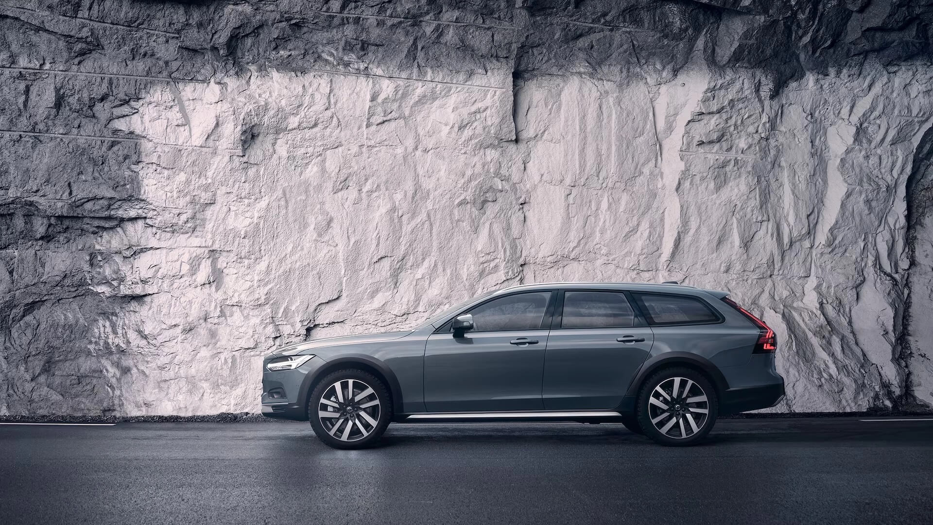 2025 Volvo V90 Cross Country Design - Feature Image