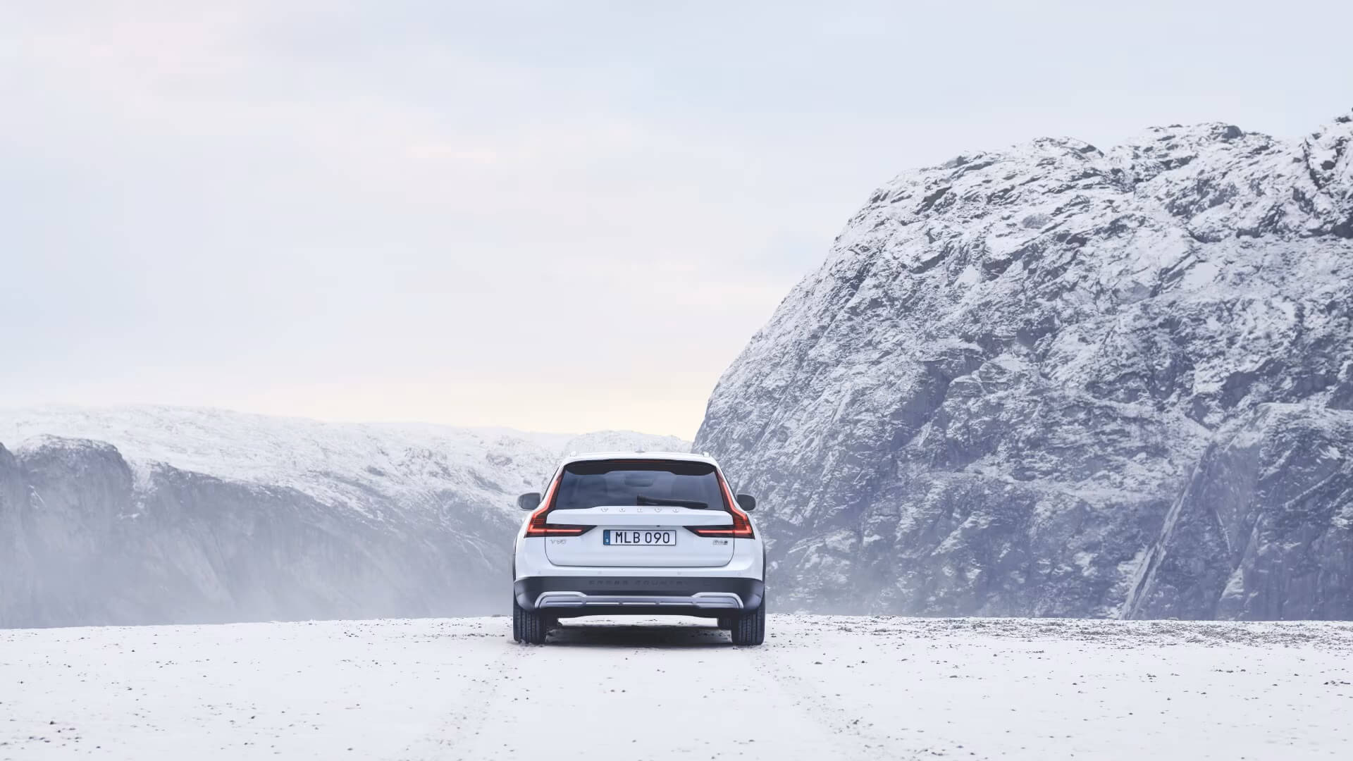 2025 Volvo V90 Cross Country Performance - Feature Image