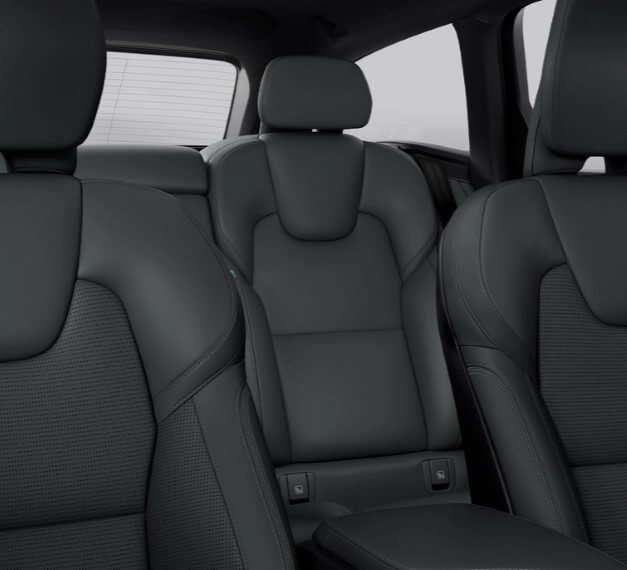 2025 Volvo V90 Cross Country Technology Feature Image