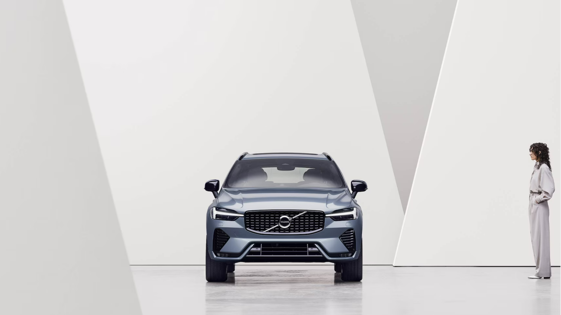 2025 Volvo XC60 with front view FEATURES