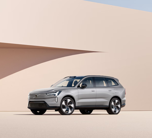 2025 Volvo XC90 (**EX90 Design Feature)