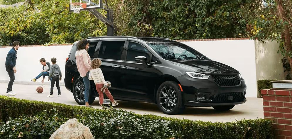 2026 Chrysler Pacifica Select Feature Image