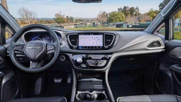 2026 Chrysler Pacifica Technology - Feature Image