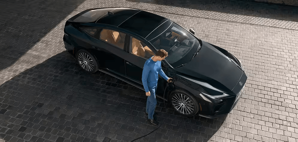 2026 Lexus ES 350e Premium Feature Trim Image