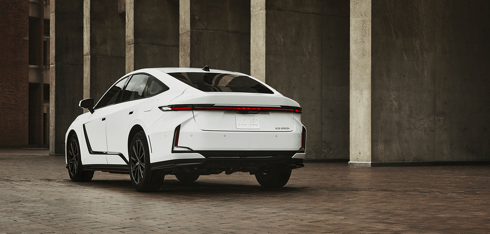 2026 Lexus ES 350e Premium+ Feature Trim Image