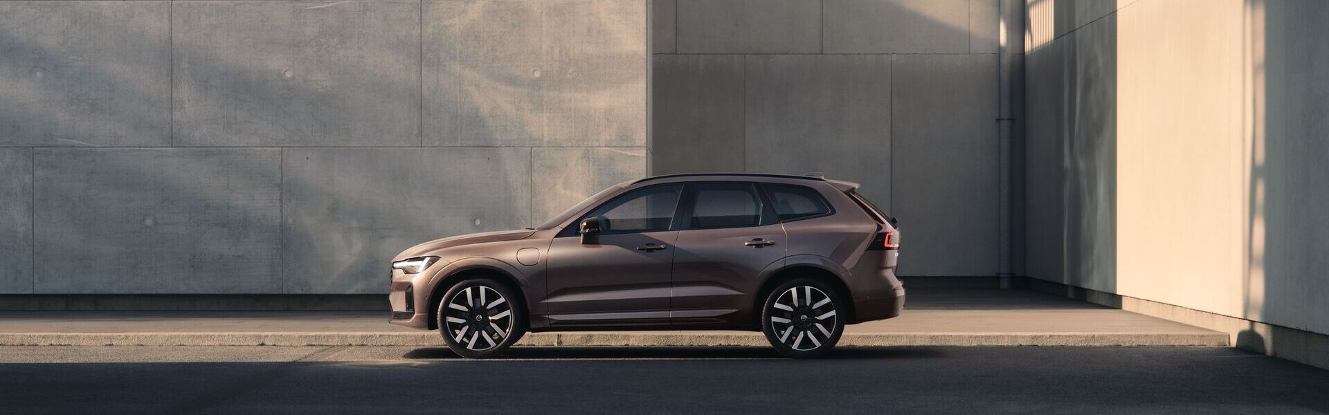 2027 Volvo XC60 Modern Architecture Banner