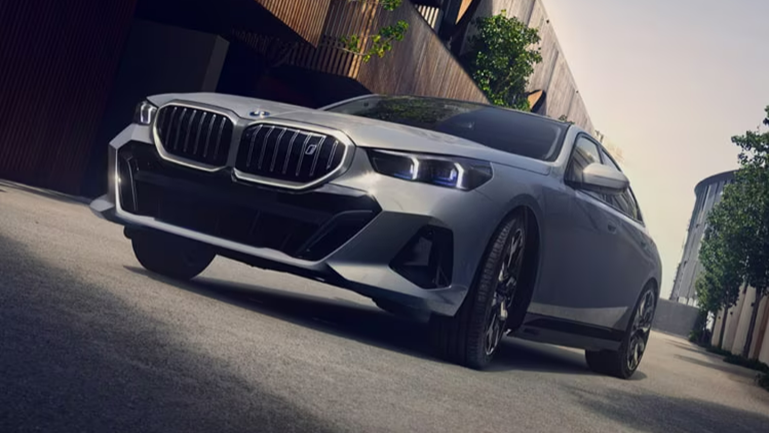 2024 BMW i5 Front View