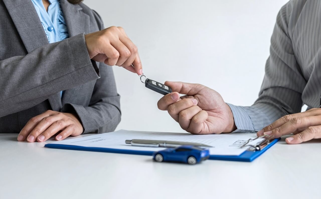 Financing - Contract Being Signed And Keys Handed Over - Feature Image