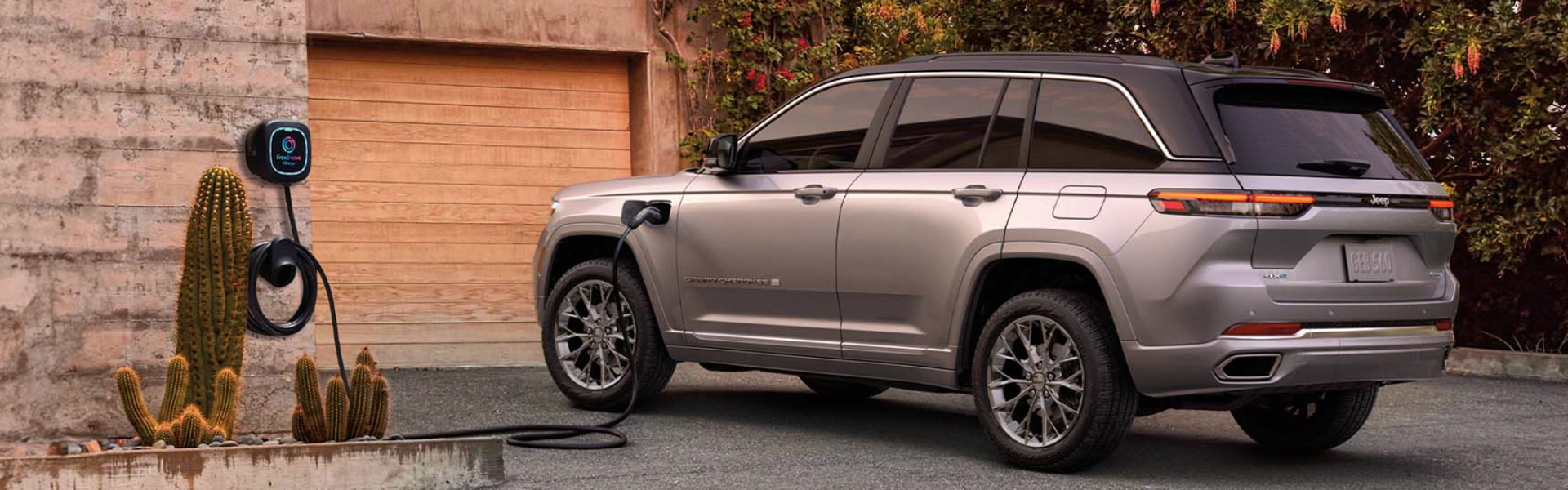 Jeep Grand Cherokee parking outdoor and charging banner