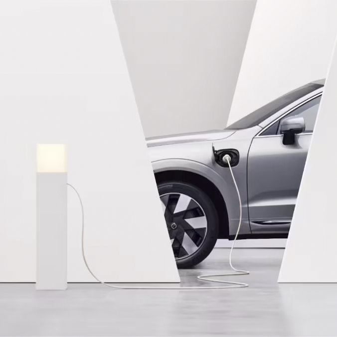 Volvo plug in hybrid - square image